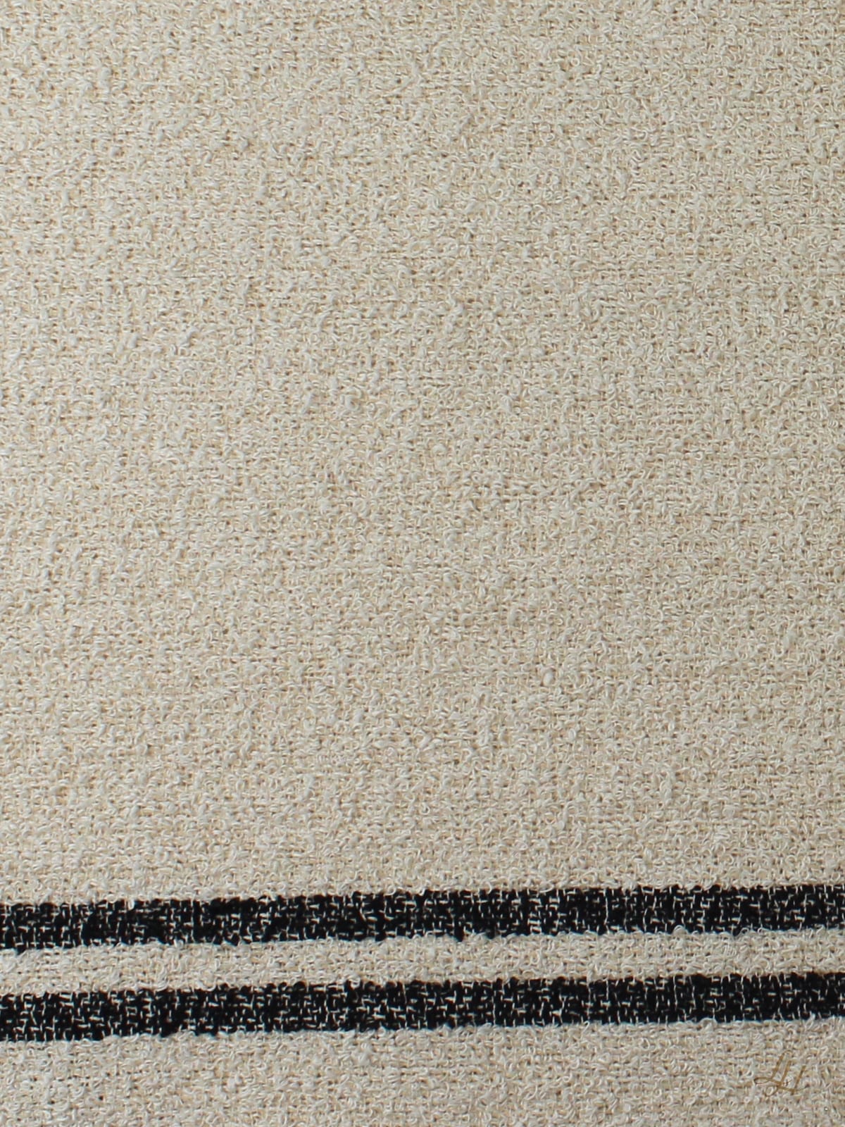 Gästetuch aus Leinenfrotté mit Grund Cremeweiß mit Farbstreifen in Farbe Anthrazit im Detail