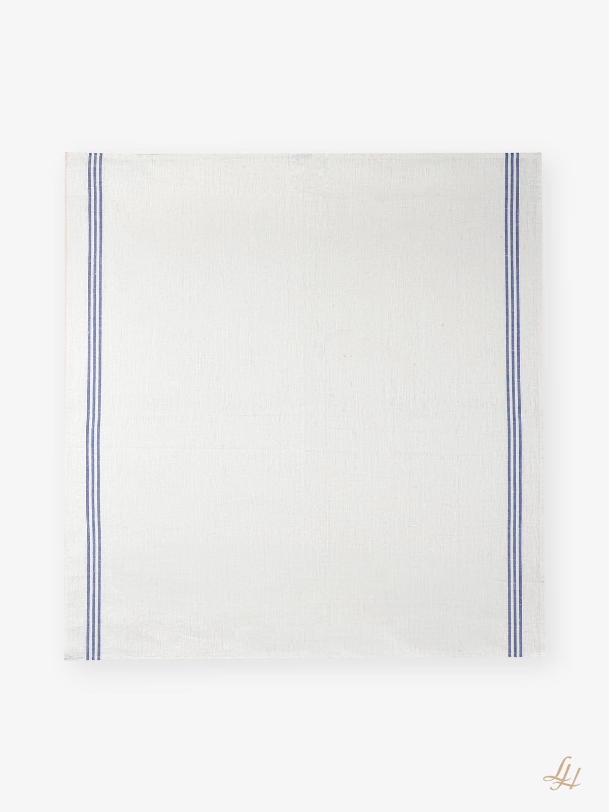 Ein weißes Leinen Gläsertuch mit blauen Streifen, perfekt als fusselfreies Geschirrtuch auf einem schlichten hellen Hintergrund.