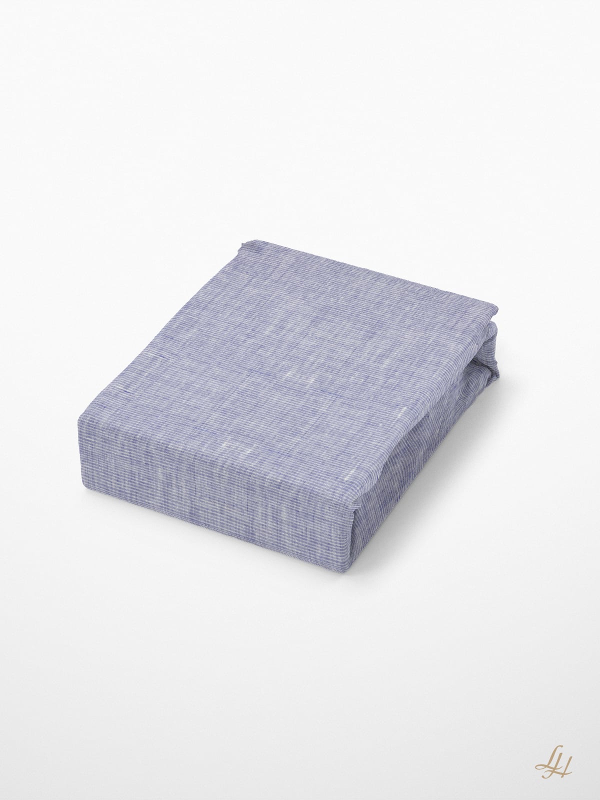 Eine gefaltete, hellblau strukturierte Sommerdecke Leinen-Serviette wird auf eine weiße Fläche gelegt.