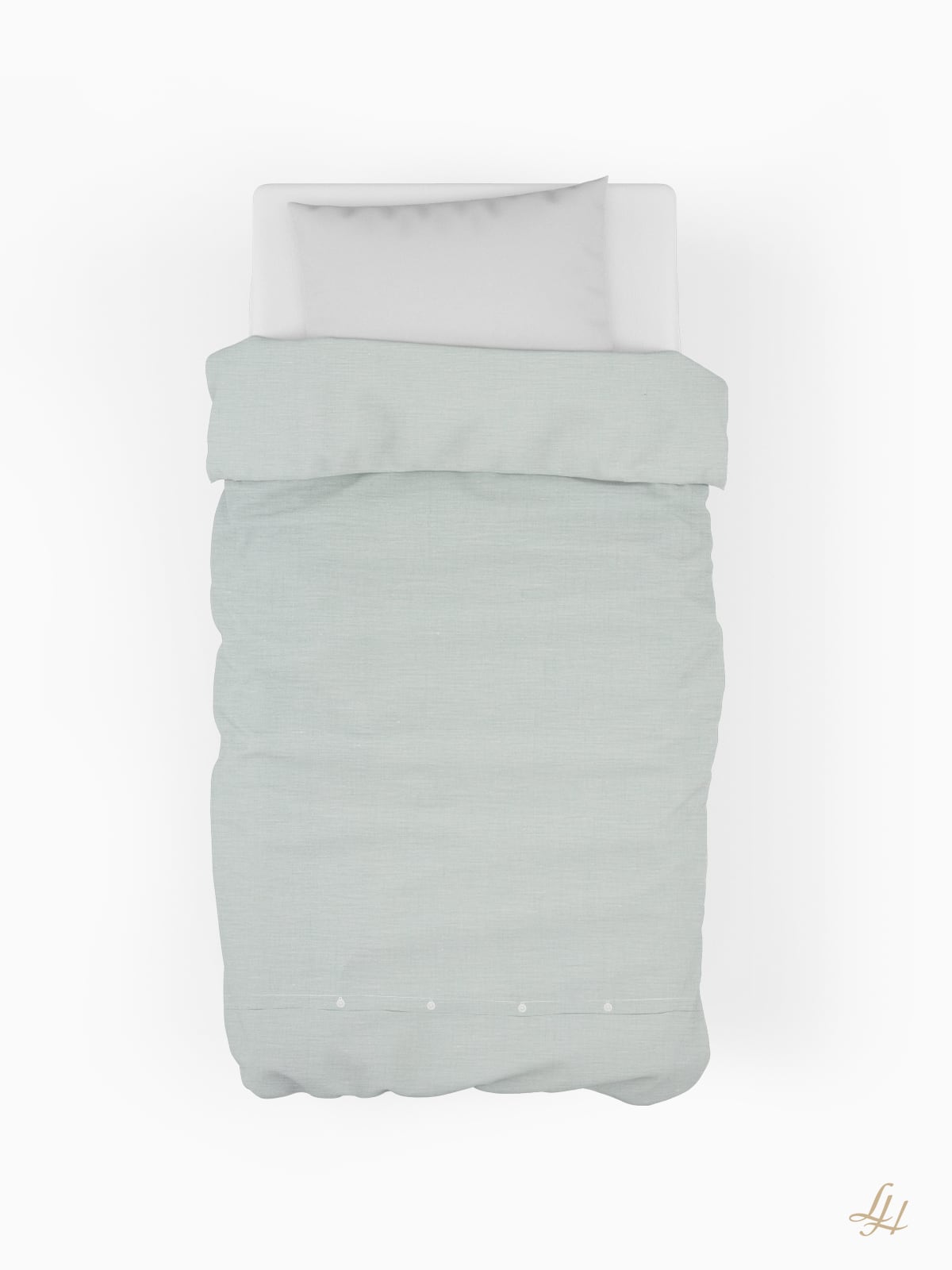 Draufsicht auf ein ordentlich gemachtes Bett mit einer mintfarbenen hypoallergenen Bettdecke und weißen Kissen auf weißem Hintergrund.