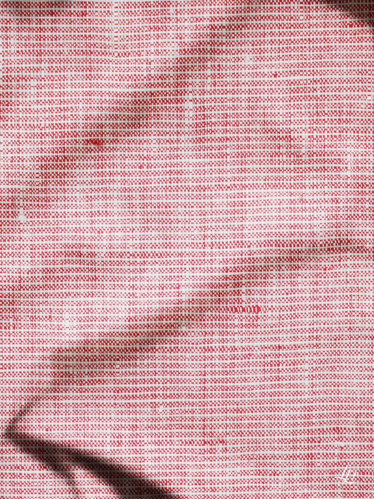 Geknitterte rosa Leinenbettwäsche mit sichtbarer Webstruktur, hergestellt aus hochwertigem europäischem Flachs.
