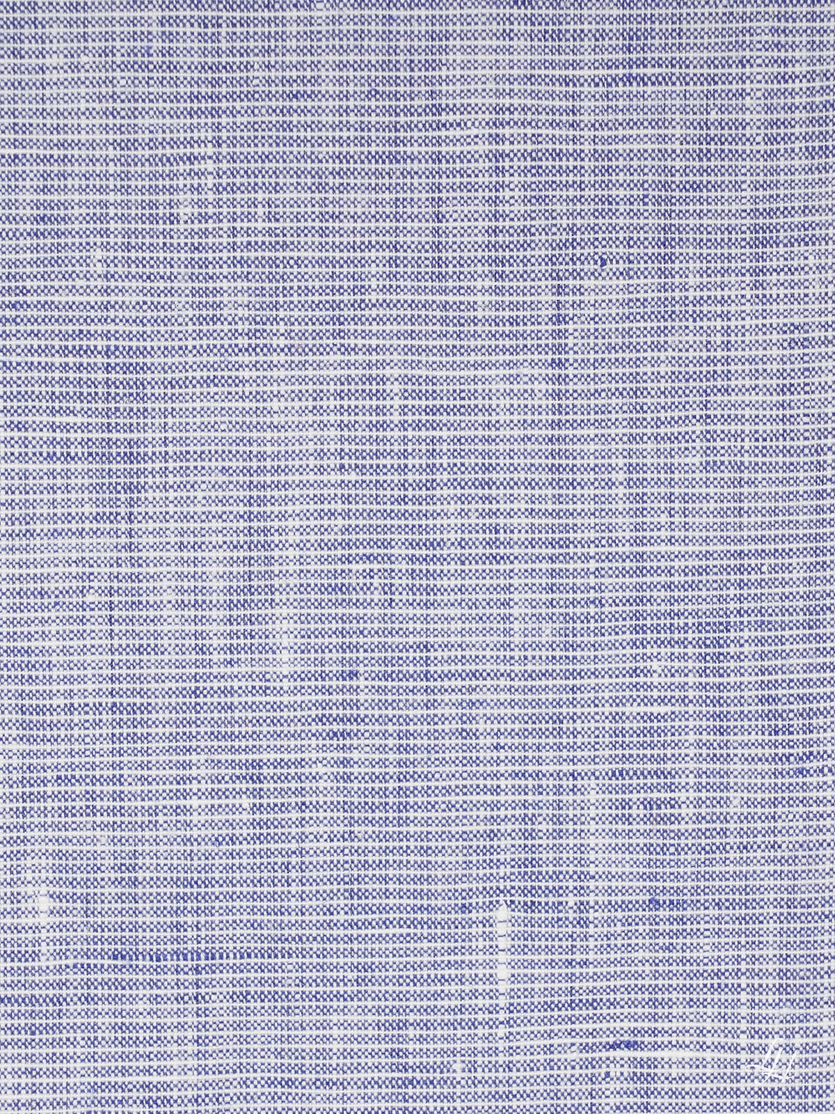 Nahaufnahme des blau-weißen Gewebes von Streifen mit einem kleinen sich wiederholenden Gittermuster und subtilen Farbvariationen.