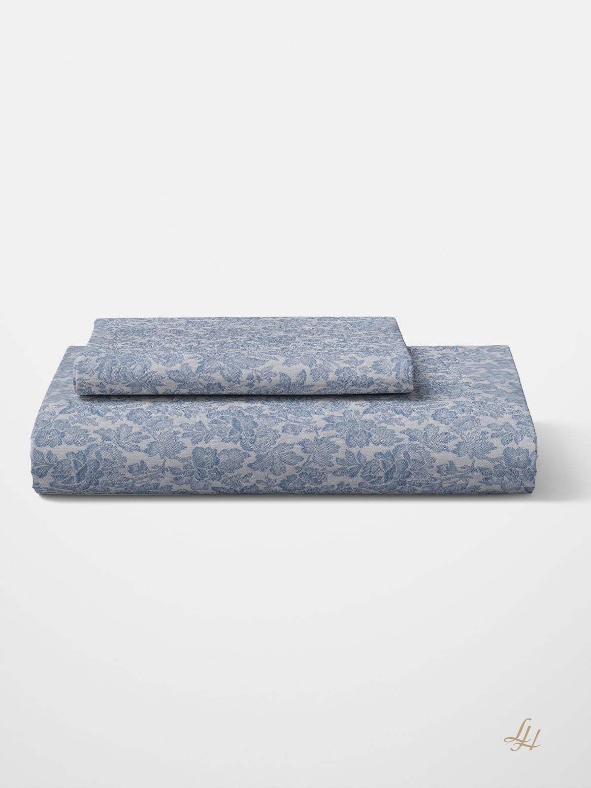 Bettbezug aus Reinleinen-Damast mit Muster Röschen in Altblau gefaltet