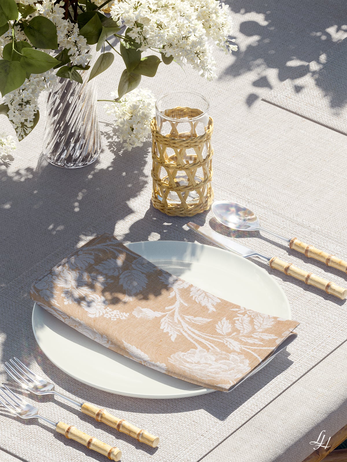 Servietten aus Reinleinen-Damast im Muster Chrysantheme in Gold-Dunkel; Beispielbild