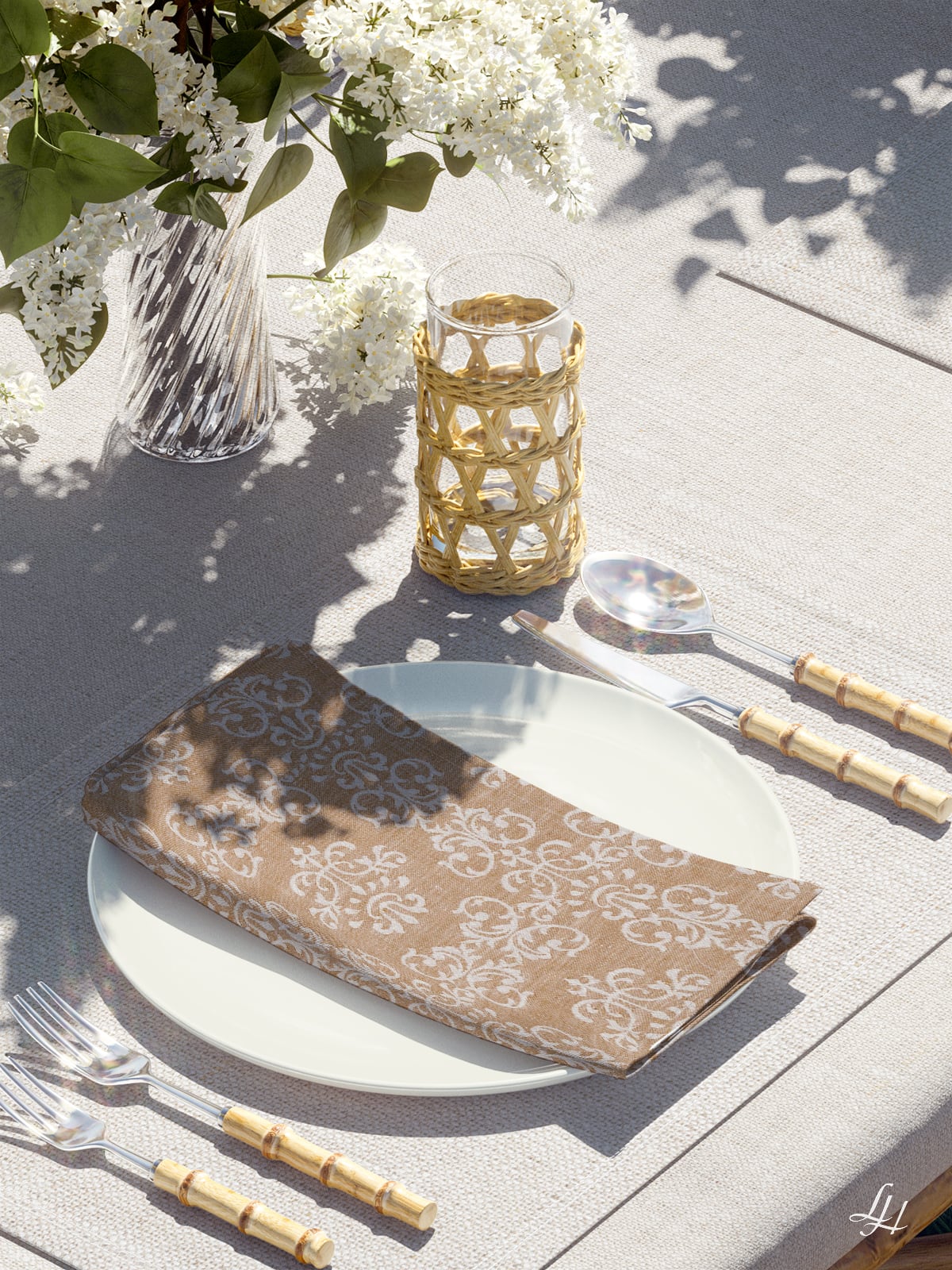 Servietten aus Reinleinen-Damast mit Muster Ornament in Gold-Dunkel; Beispielbild