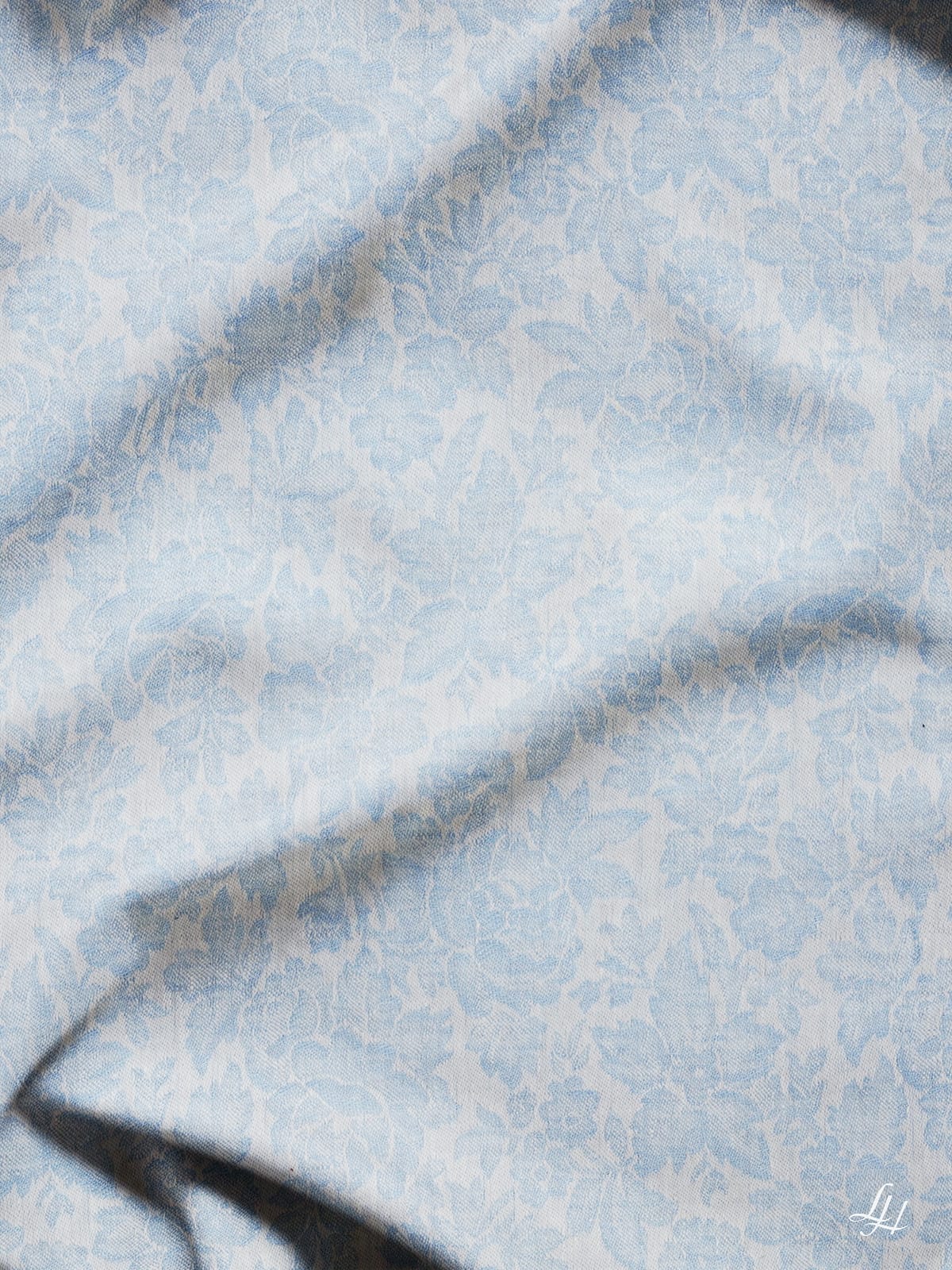 Tischläufer aus Reinleinen-Damast Muster Röschen in Himmelblau