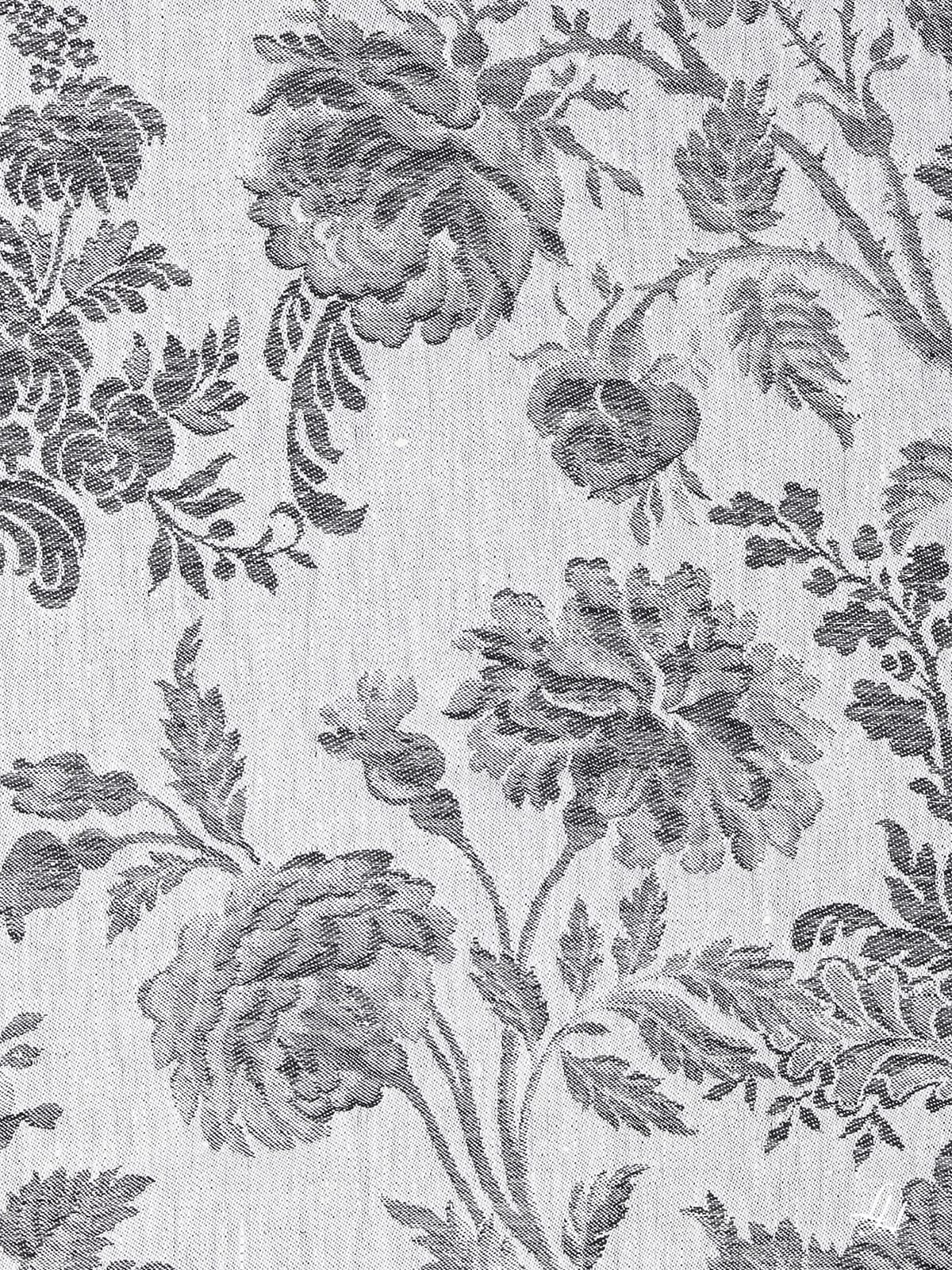 Chrysantheme Anthrazit (Hell) Stoff mit einem erhabenen, strukturierten grauen Blumenmuster aus großen Blüten, Blättern und Stängeln.